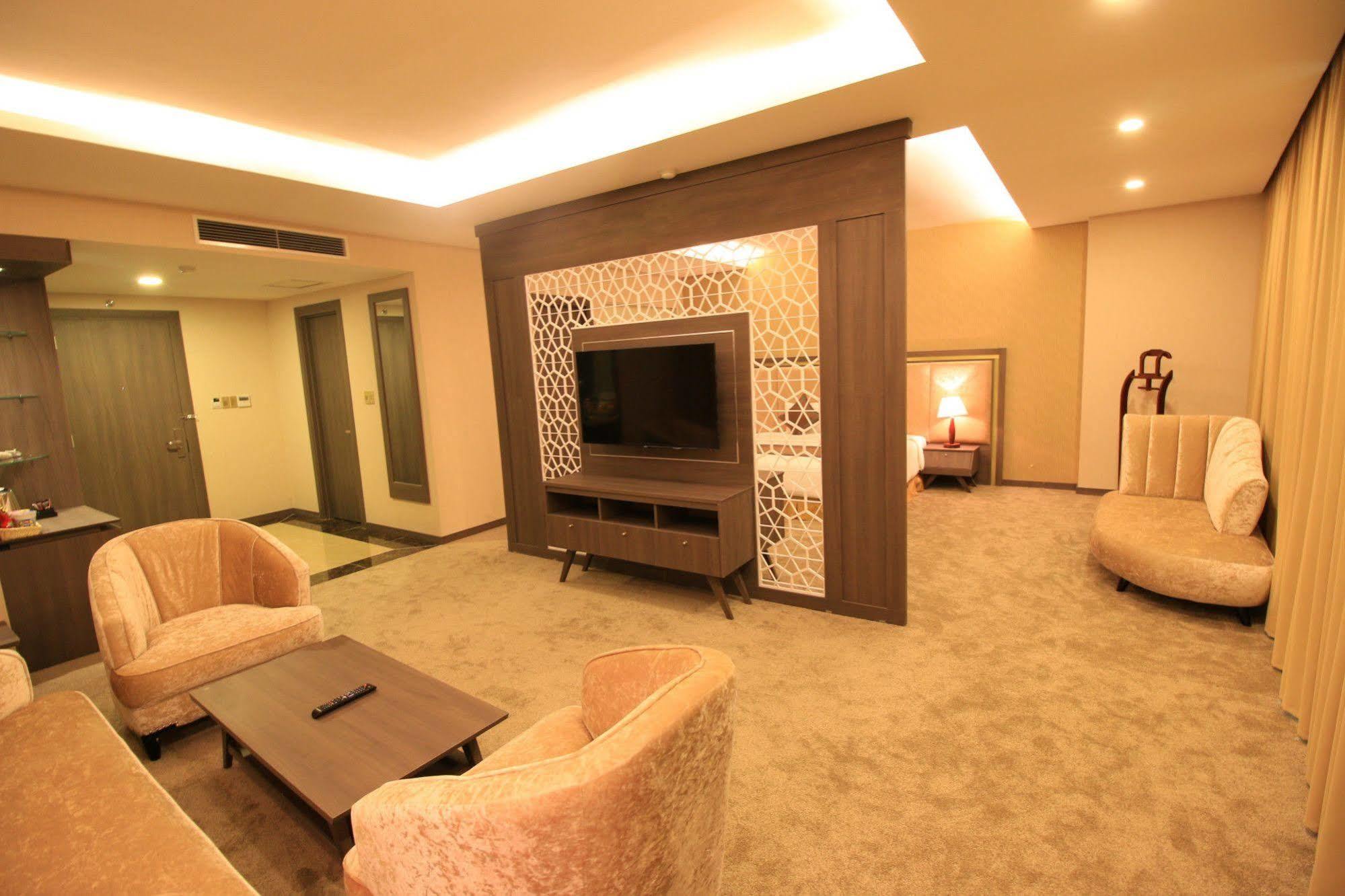 Muong Thanh Luxury Can Tho Hotel Exterior foto